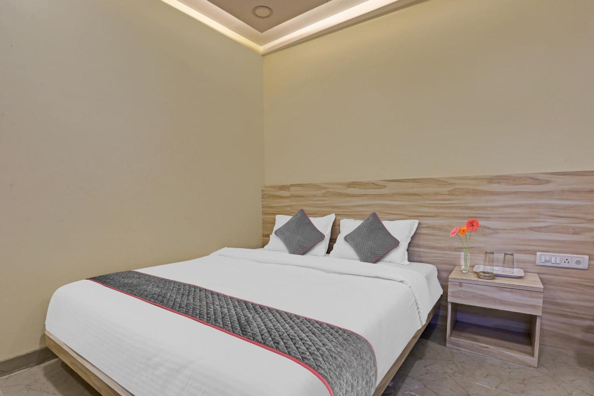Super Hotel O Kiwi International Мумбай Екстериор снимка