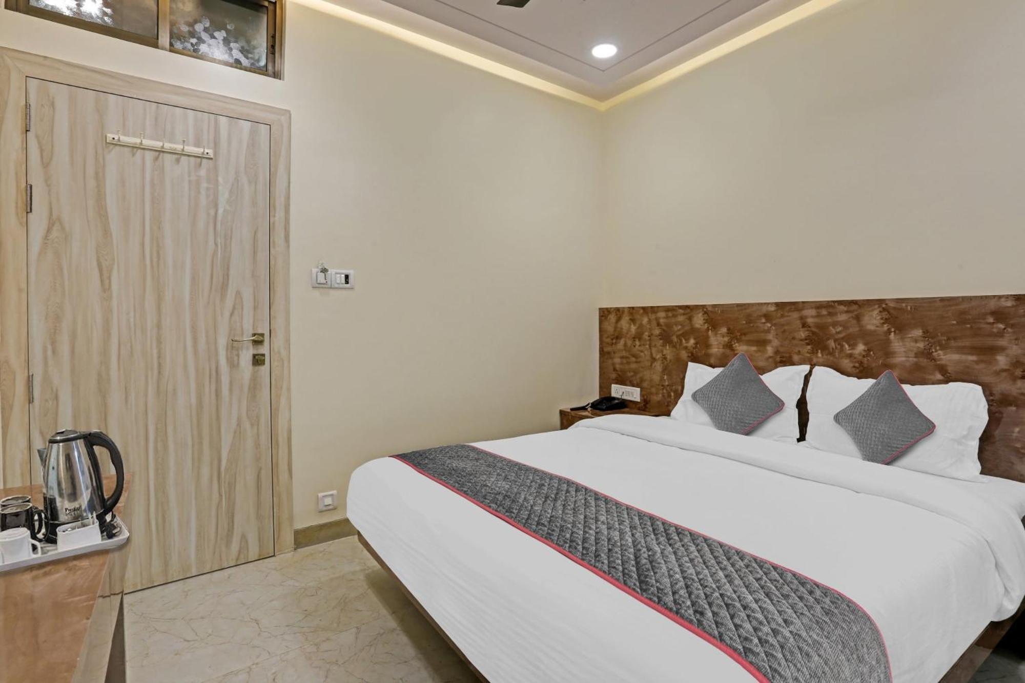 Super Hotel O Kiwi International Мумбай Екстериор снимка