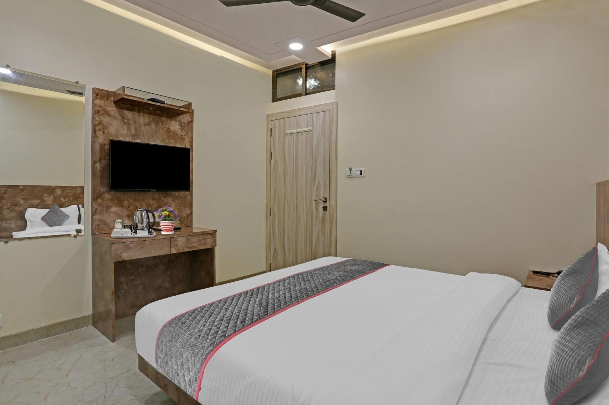 Super Hotel O Kiwi International Мумбай Екстериор снимка